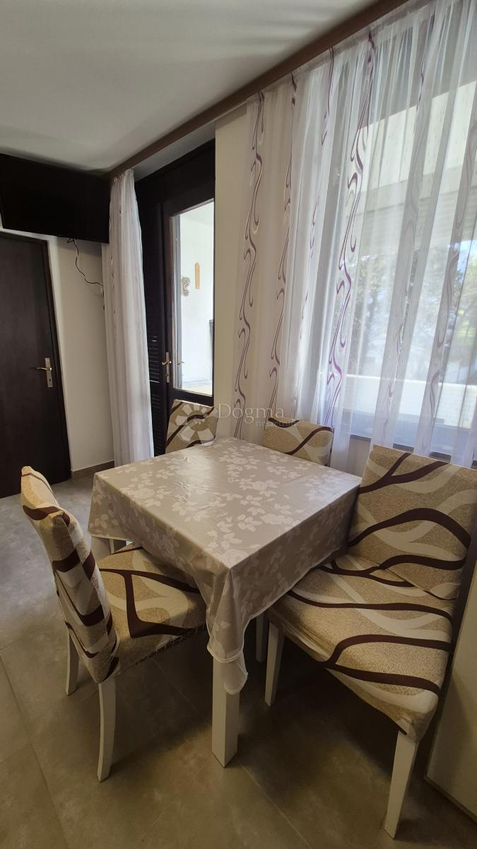 Enosobno stanovanje 50 m od morja