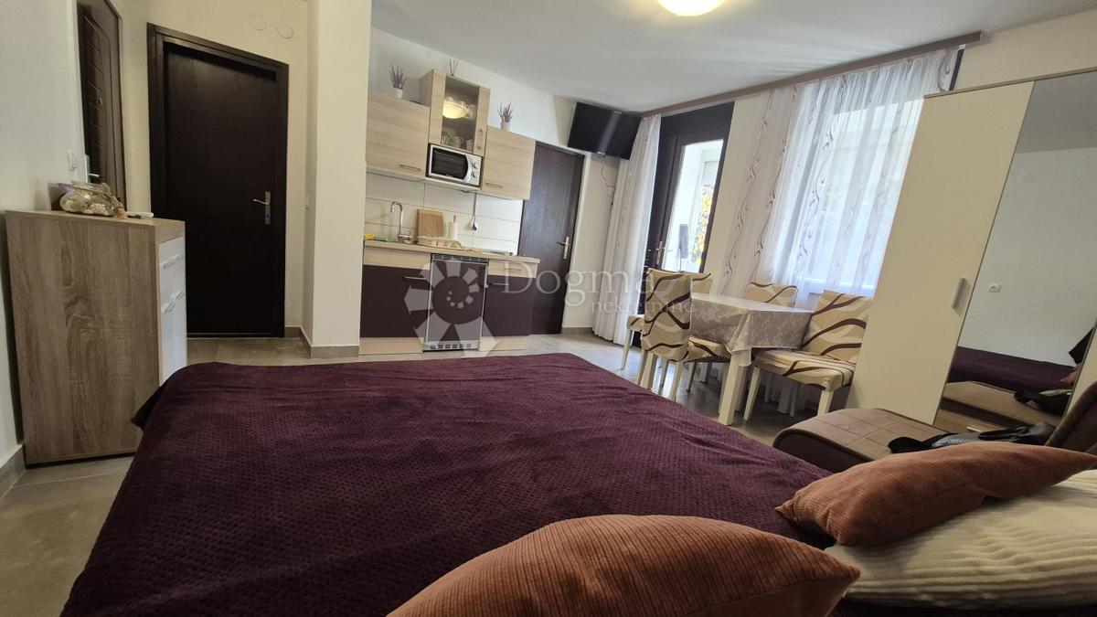 Enosobno stanovanje 50 m od morja