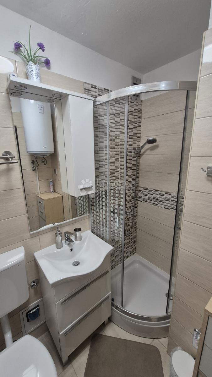 Enosobno stanovanje 50 m od morja