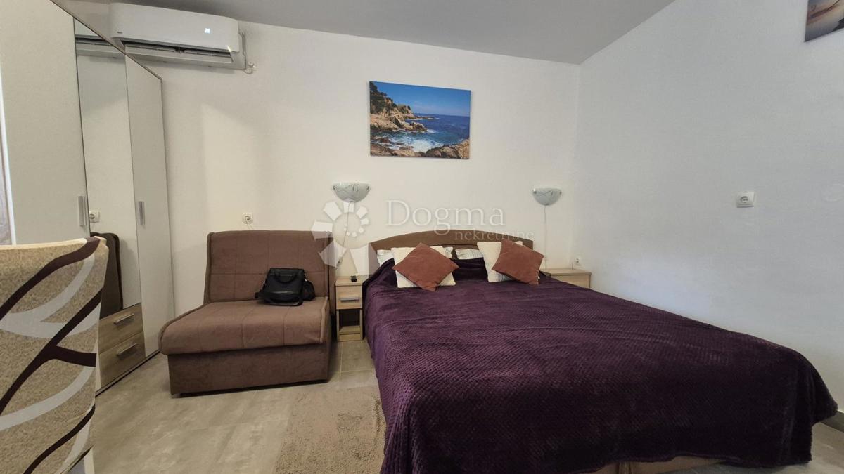 Enosobno stanovanje 50 m od morja