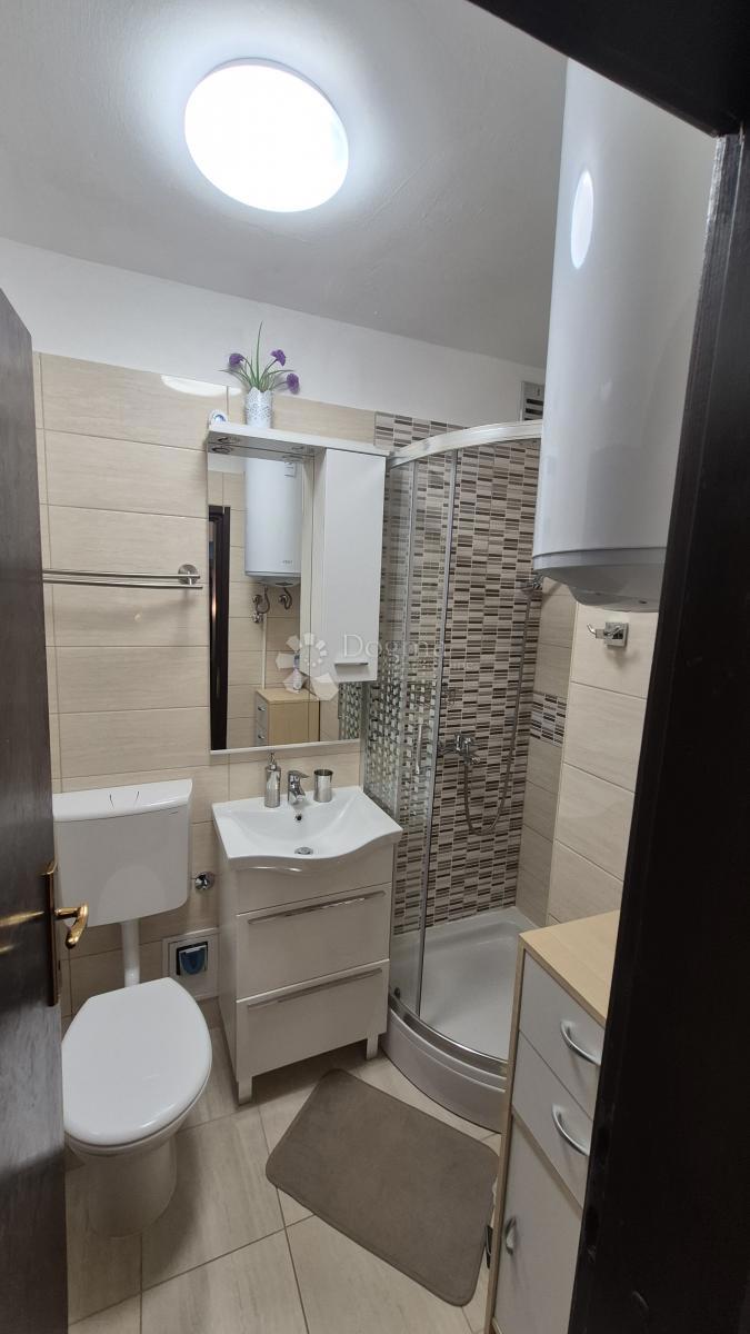 Enosobno stanovanje 50 m od morja