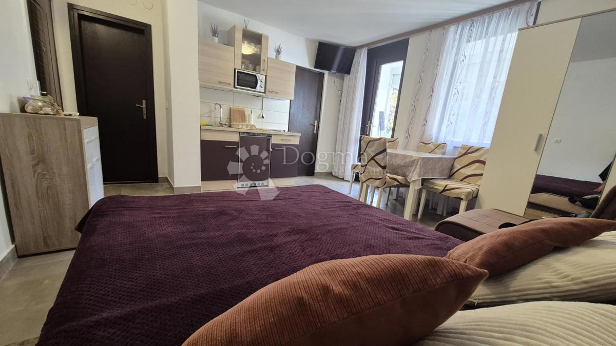 Enosobno stanovanje 50 m od morja