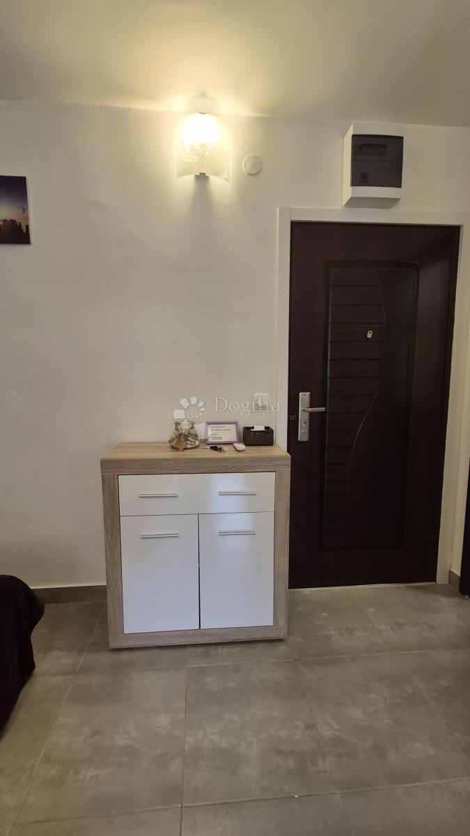 Enosobno stanovanje 50 m od morja