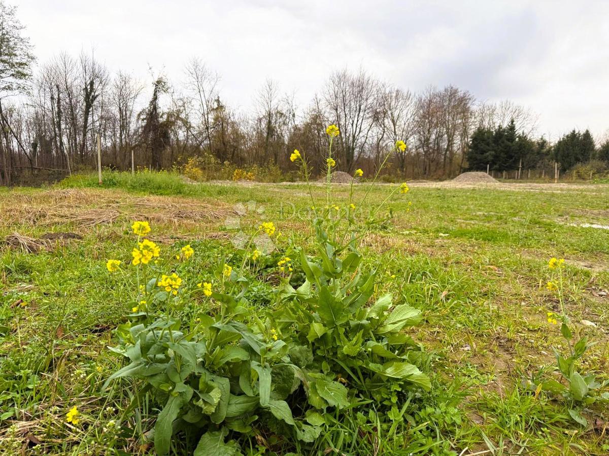 Zazidljivo zemljišče Podbrest, Orehovica, 1.064m2