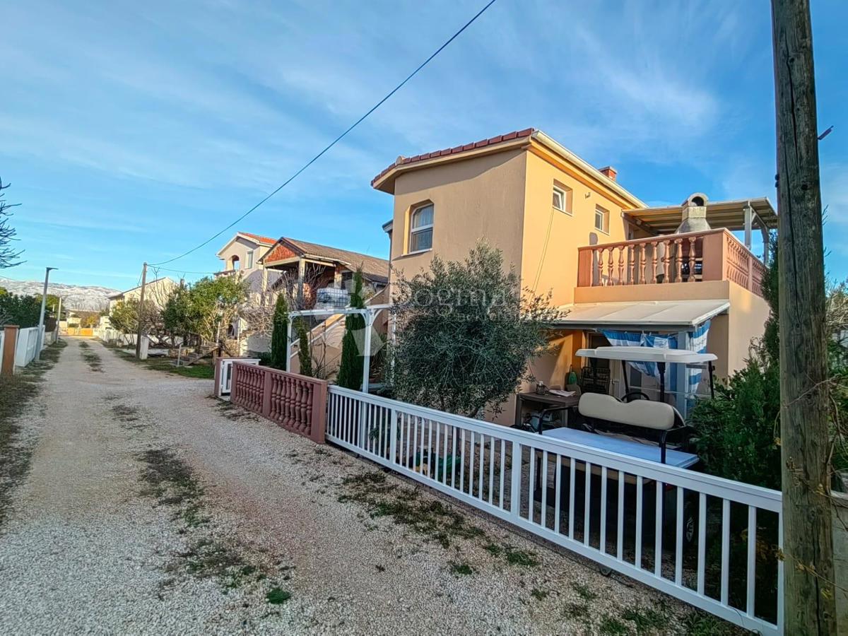 HIŠA NA PRODAJ OTOK VIR