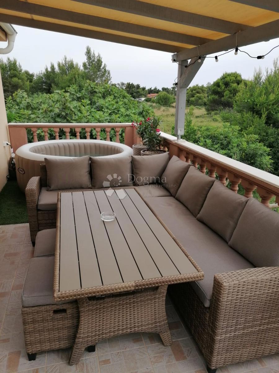 HIŠA NA PRODAJ OTOK VIR