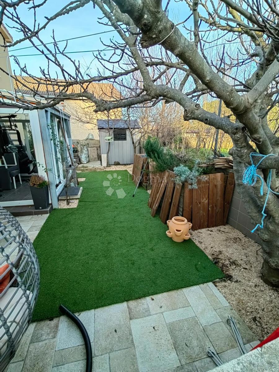 HIŠA NA PRODAJ OTOK VIR