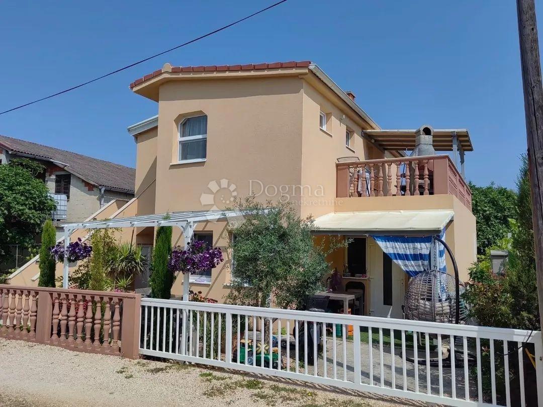 HIŠA NA PRODAJ OTOK VIR