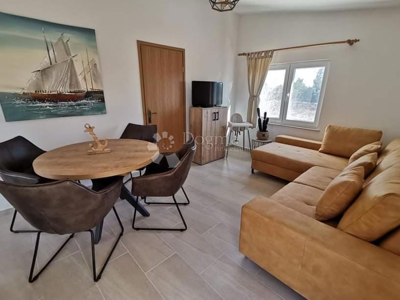 HIŠA NA PRODAJ OTOK VIR