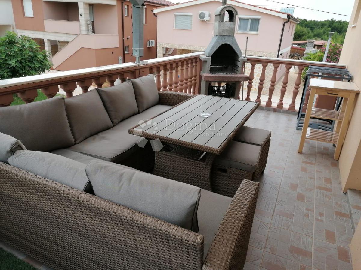 HIŠA NA PRODAJ OTOK VIR