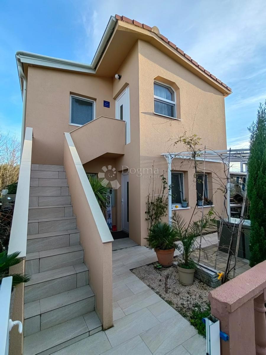 HIŠA NA PRODAJ OTOK VIR