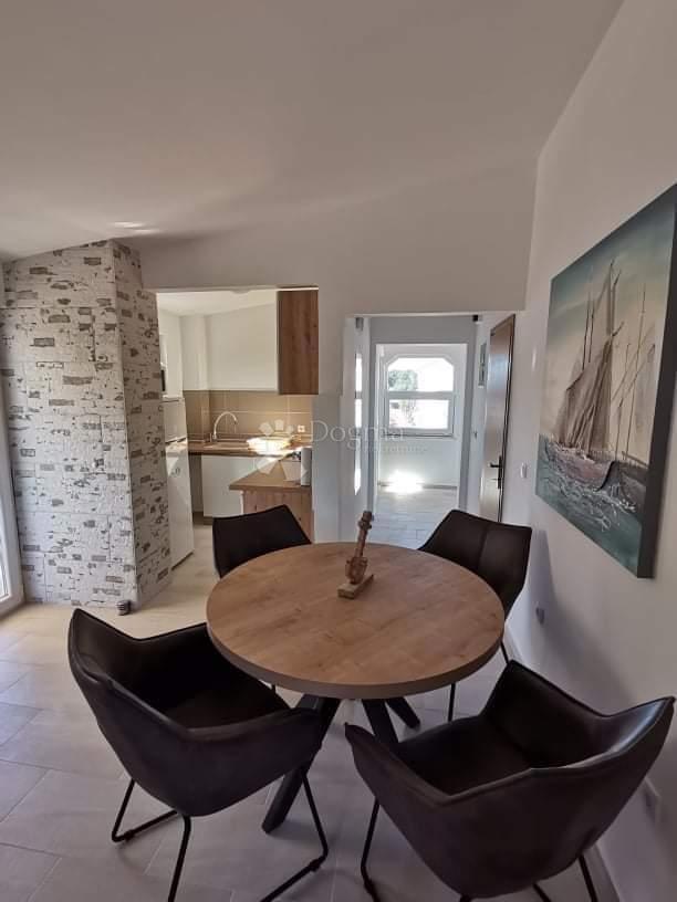 HIŠA NA PRODAJ OTOK VIR