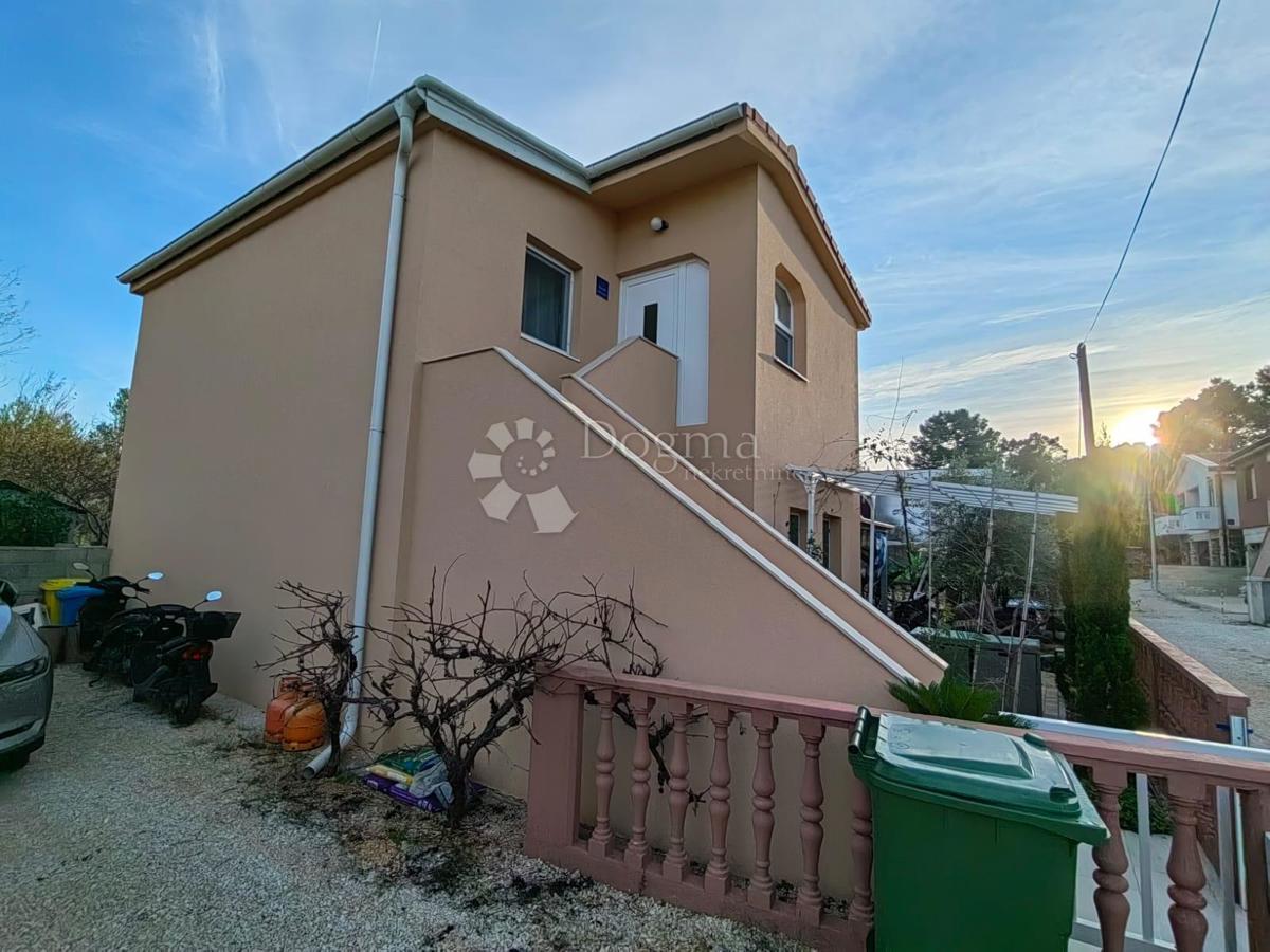 HIŠA NA PRODAJ OTOK VIR