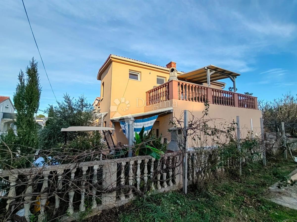 HIŠA NA PRODAJ OTOK VIR