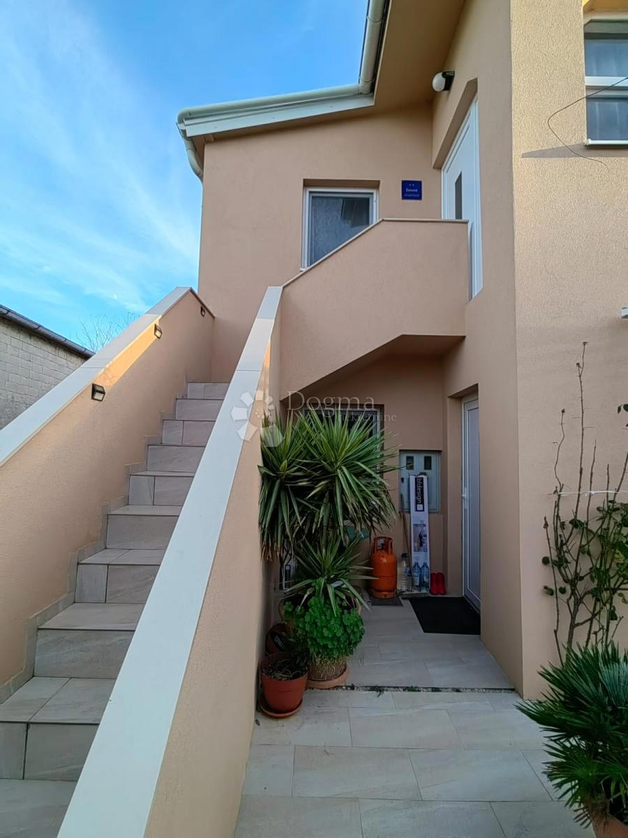 HIŠA NA PRODAJ OTOK VIR