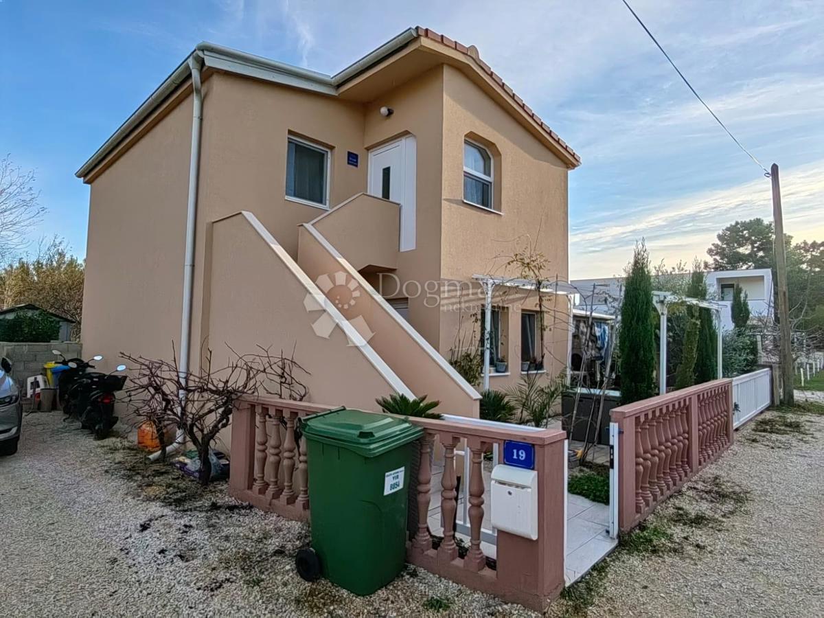 HIŠA NA PRODAJ OTOK VIR