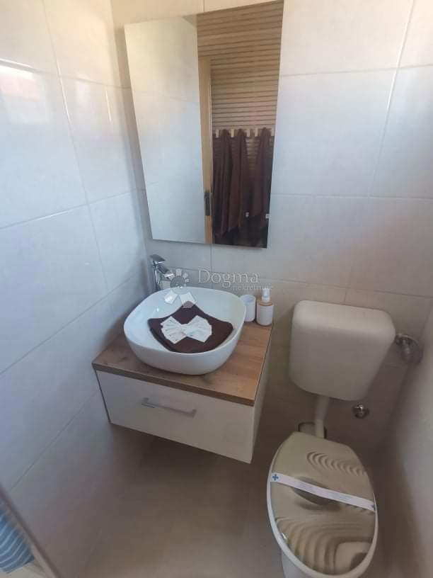 HIŠA NA PRODAJ OTOK VIR