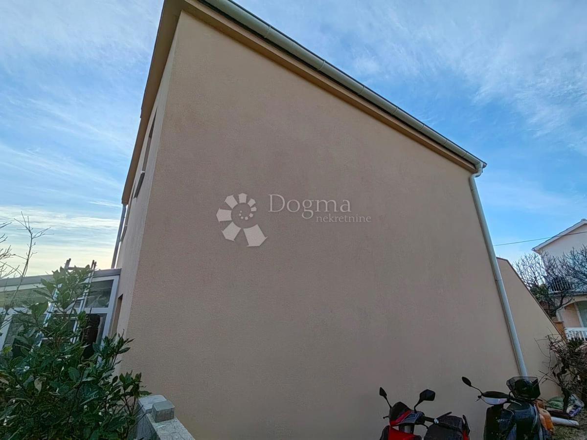 HIŠA NA PRODAJ OTOK VIR