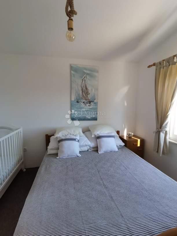 HIŠA NA PRODAJ OTOK VIR