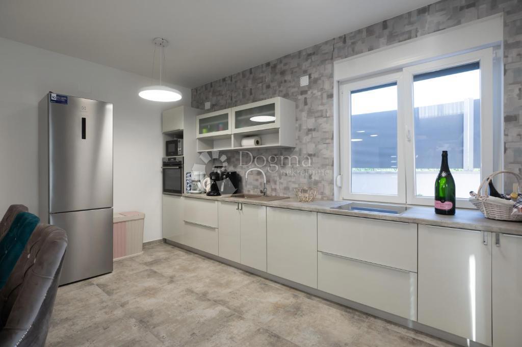 Hiša Sukošan, 160m2