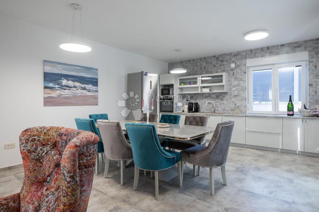 Hiša Sukošan, 160m2