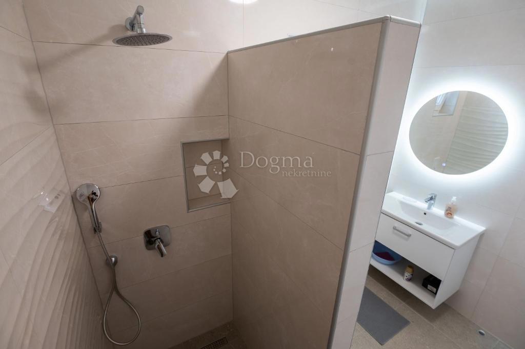 Hiša Sukošan, 160m2