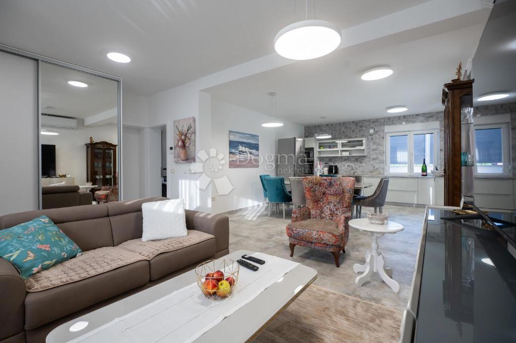 Hiša Sukošan, 160m2