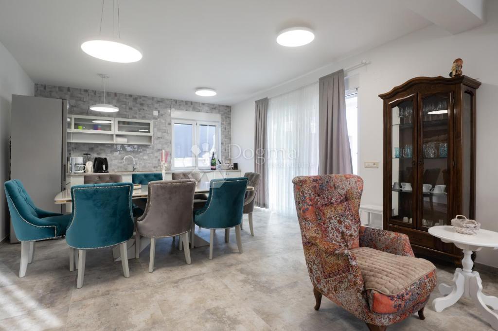 Hiša Sukošan, 160m2