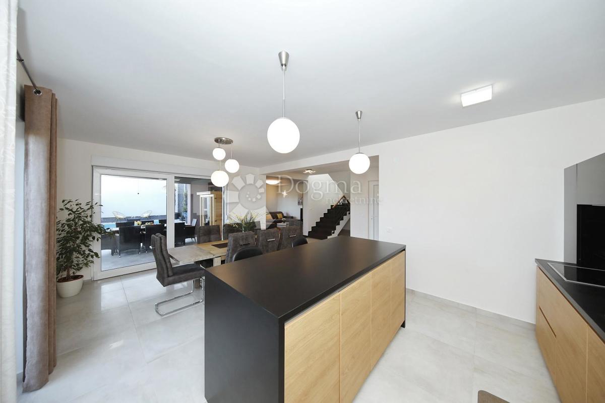 Hiša Zaton, Nin, 603m2