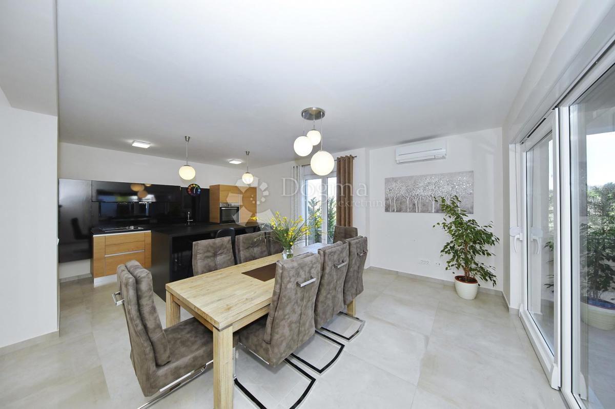 Hiša Zaton, Nin, 603m2