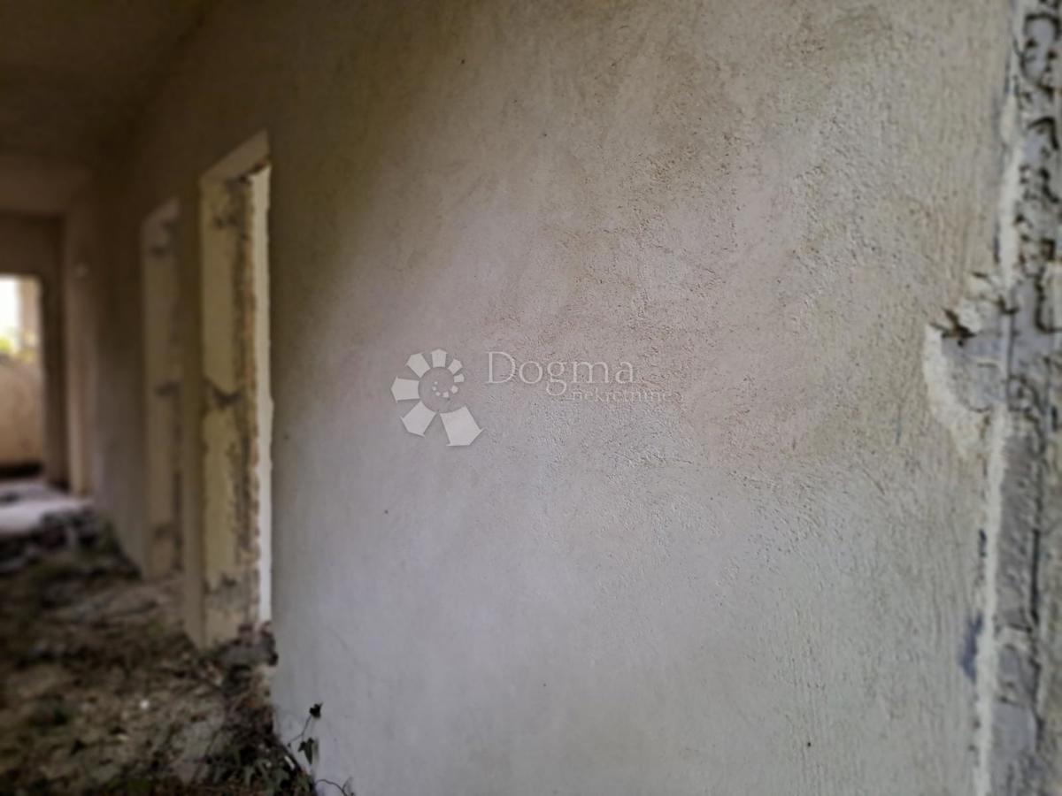 Hiša Pješčanica, Gvozd, 200m2