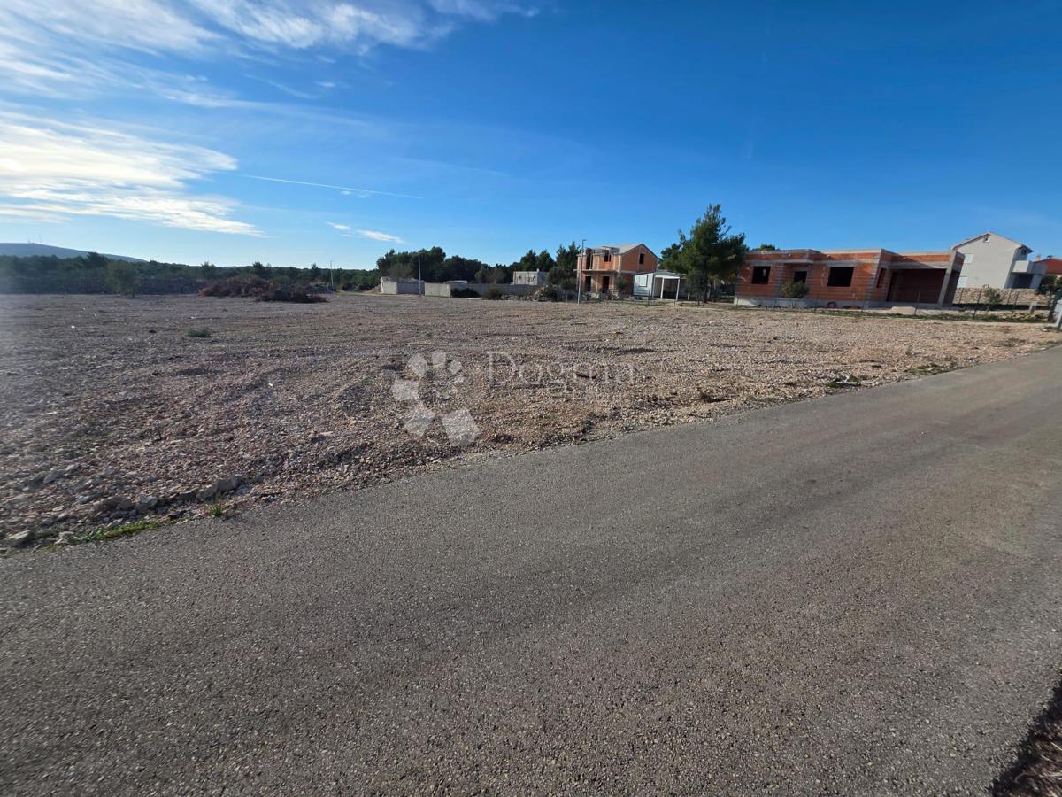 PIROVAC - GRADBENO ZEMLJIŠČE 520M2