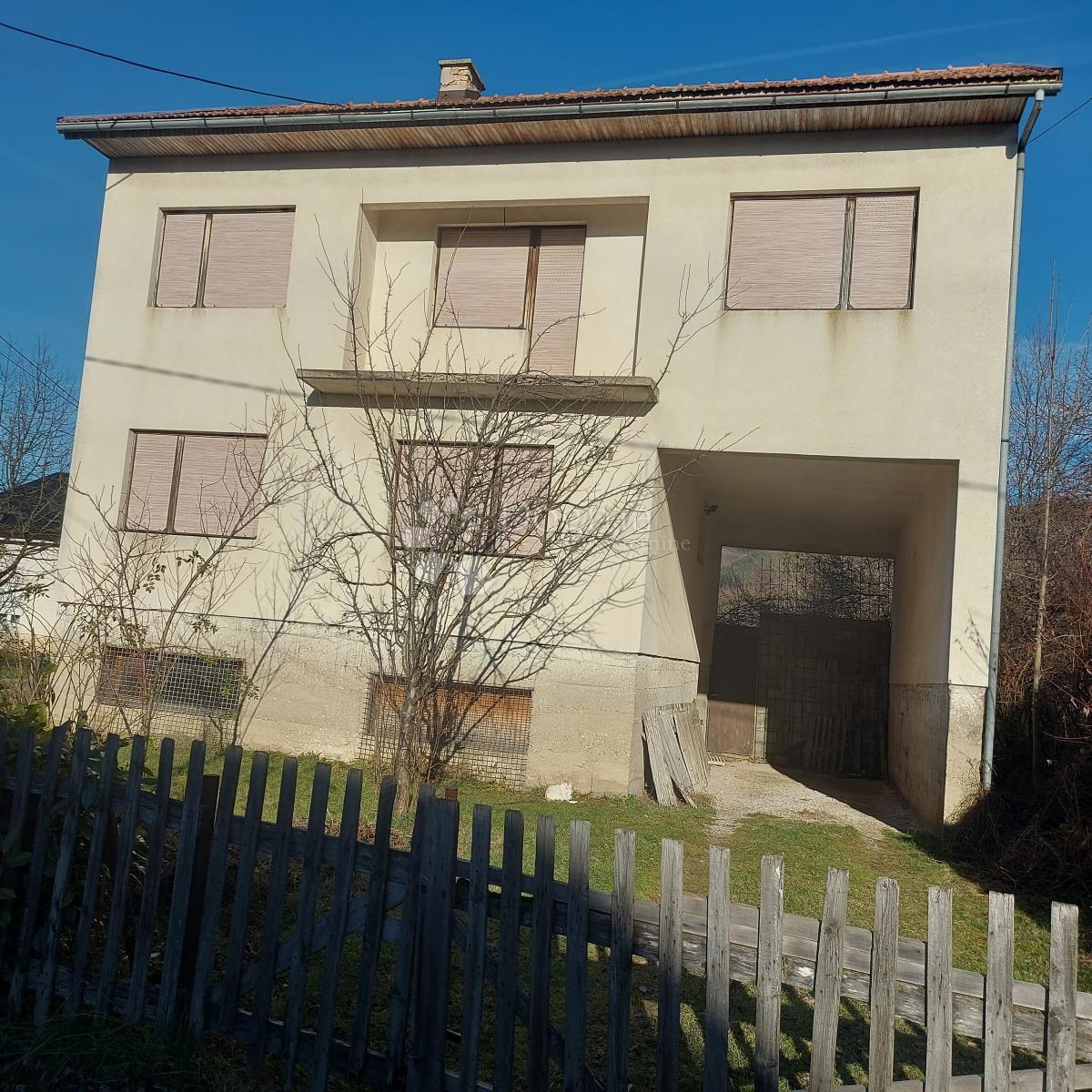 Hiša Donji Lapac, 160m2