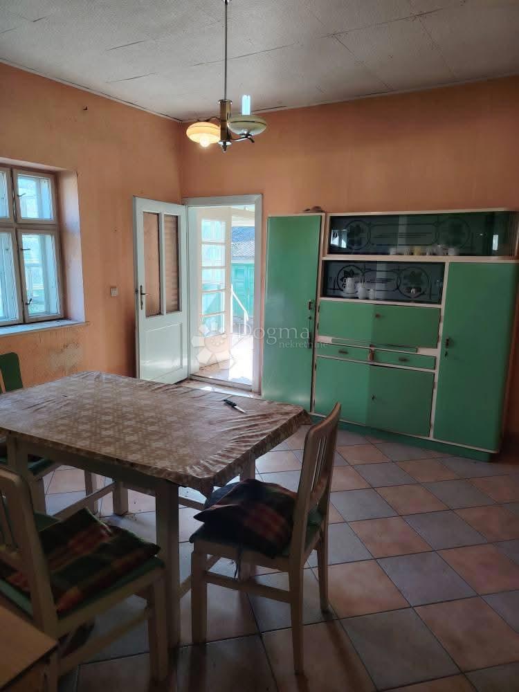 Hiša Kneževi Vinogradi, 90m2