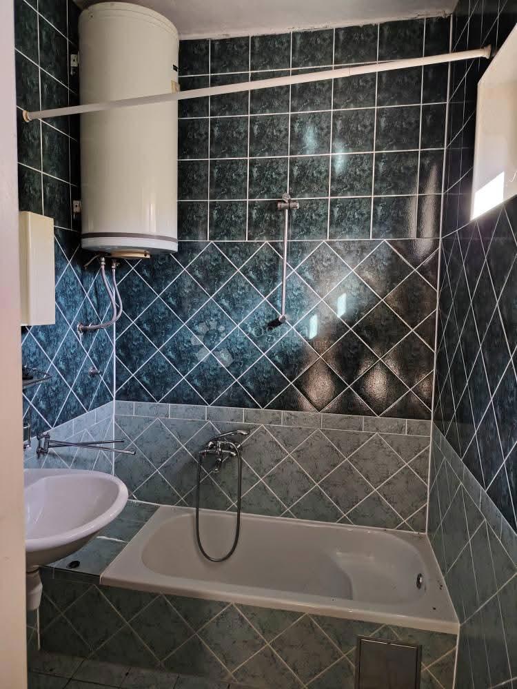 Hiša Kneževi Vinogradi, 90m2