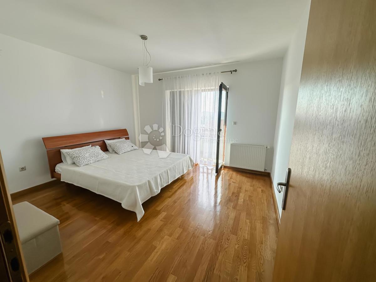 Stanovanje Crnica, Šibenik, 251,93m2