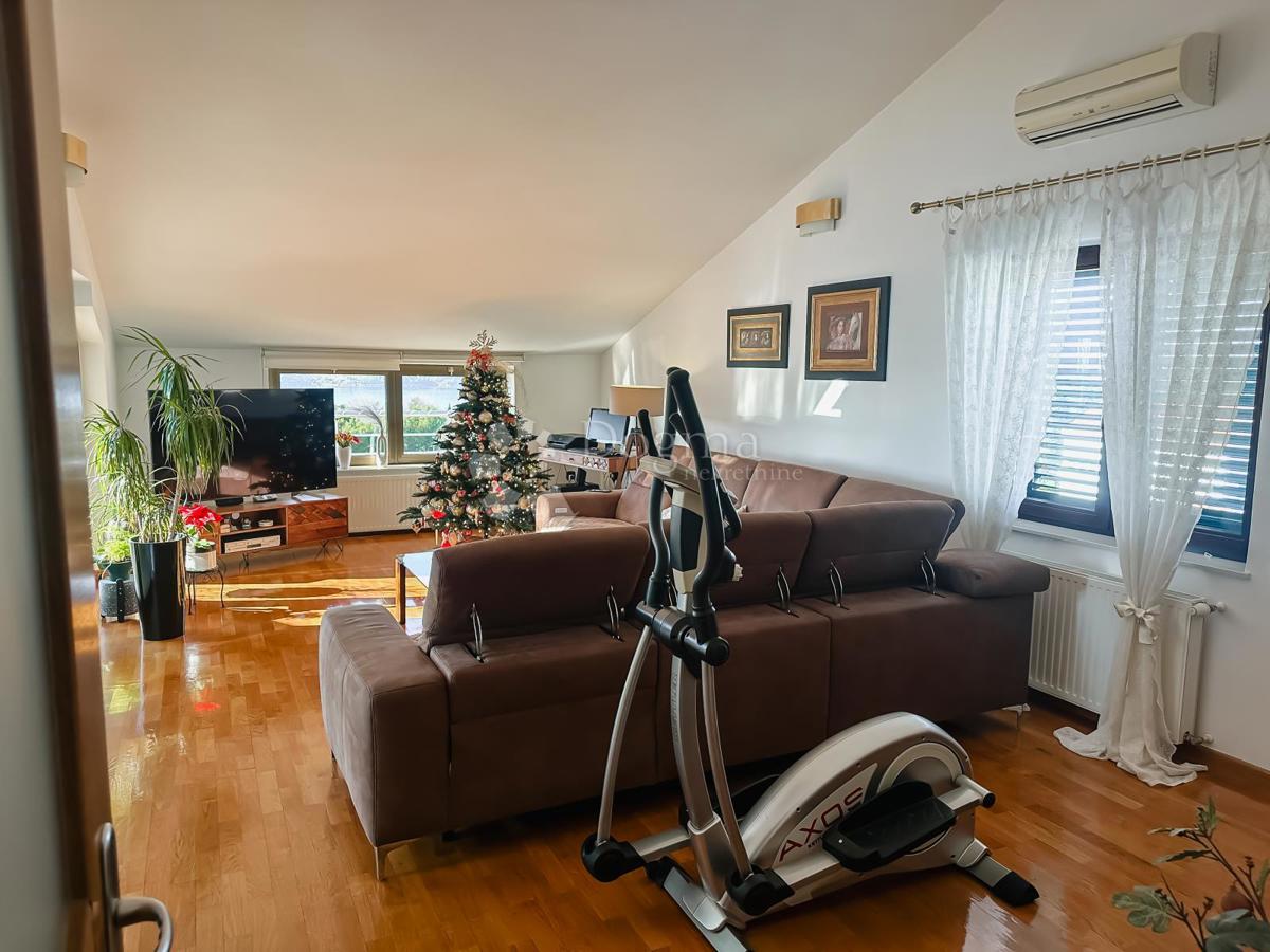 Stanovanje Crnica, Šibenik, 251,93m2
