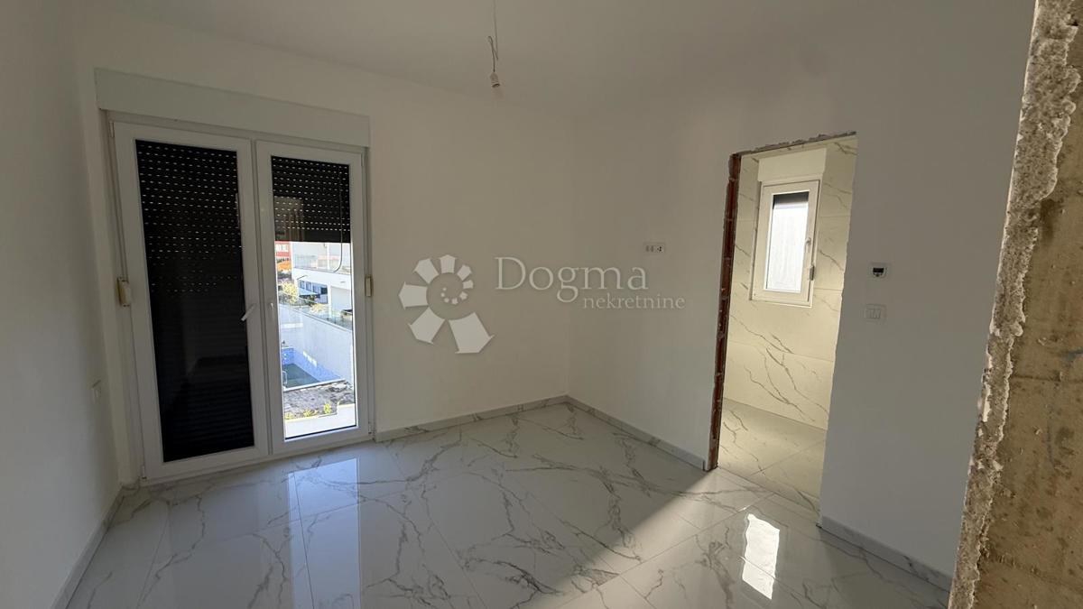 Stanovanje Okrug Gornji, Okrug, 100m2