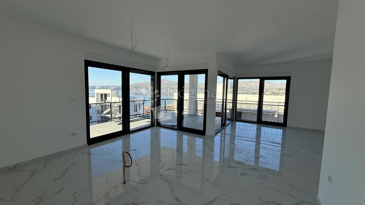 Stanovanje Okrug Gornji, Okrug, 100m2