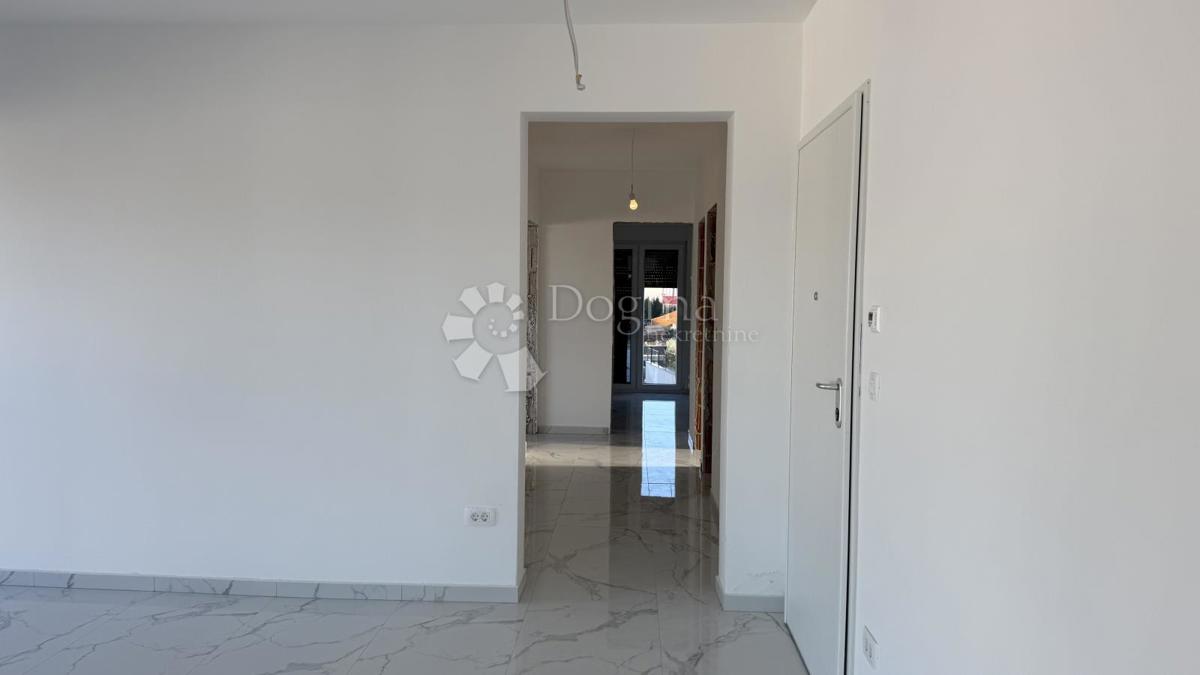 Stanovanje Okrug Gornji, Okrug, 100m2