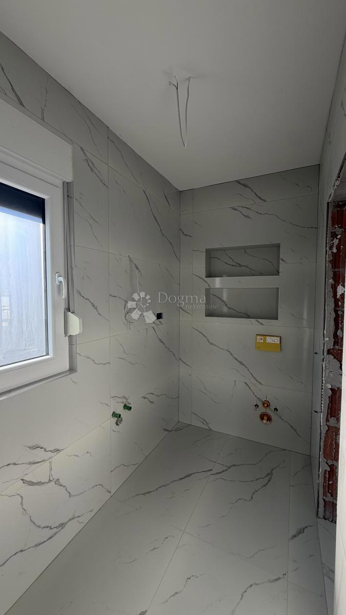 Stanovanje Okrug Gornji, Okrug, 100m2