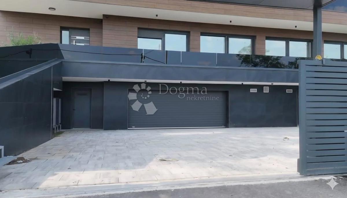 Hiša Donji Trpuci, Brezovica, 645m2