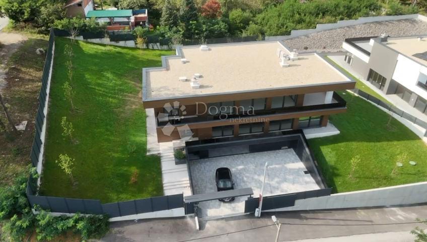 Hiša Donji Trpuci, Brezovica, 645m2