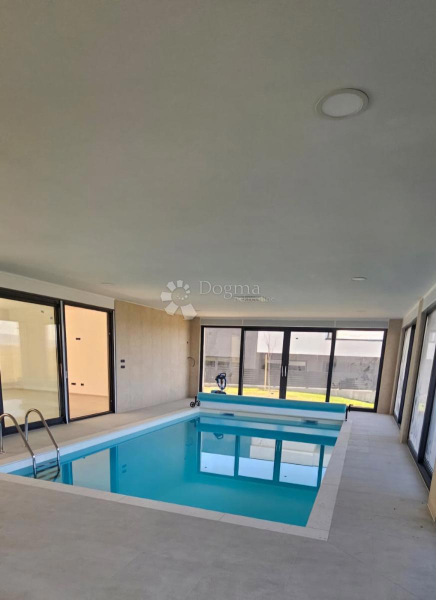 Hiša Donji Trpuci, Brezovica, 645m2