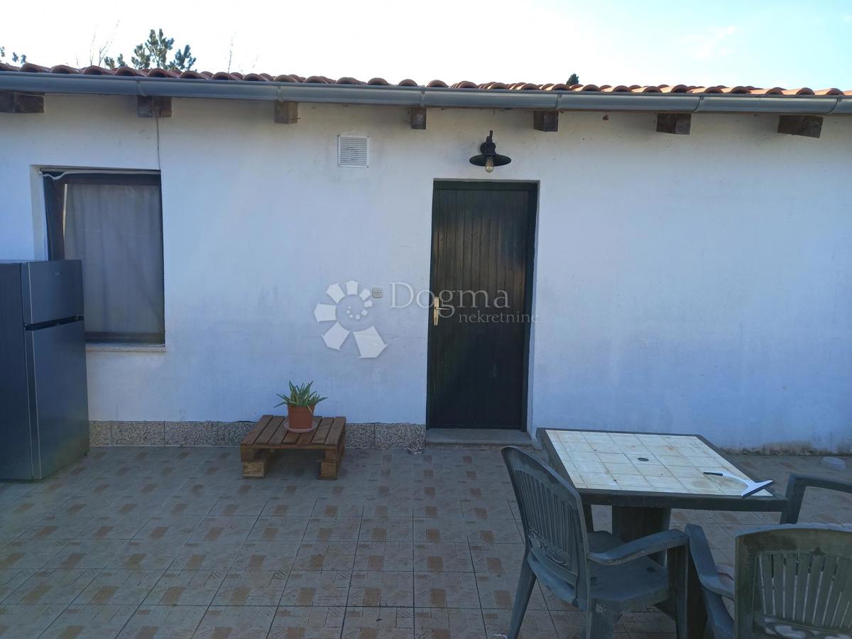 Mir in prostor v predmestju Rovinja - Dve hiši z bazenom