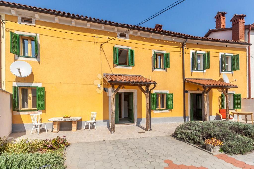 DVE AVTOHTONI POČITNIŠKI HIŠI - Marčana