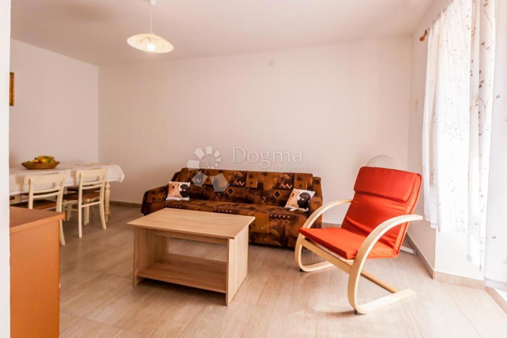 DVE AVTOHTONI POČITNIŠKI HIŠI - Marčana