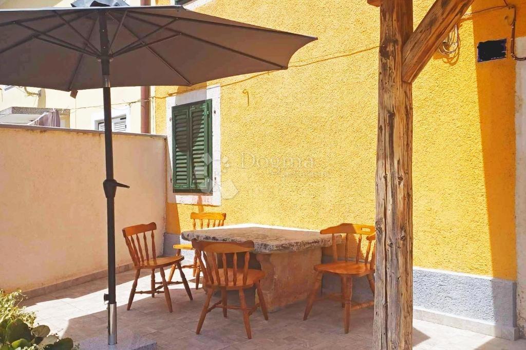 DVE AVTOHTONI POČITNIŠKI HIŠI - Marčana