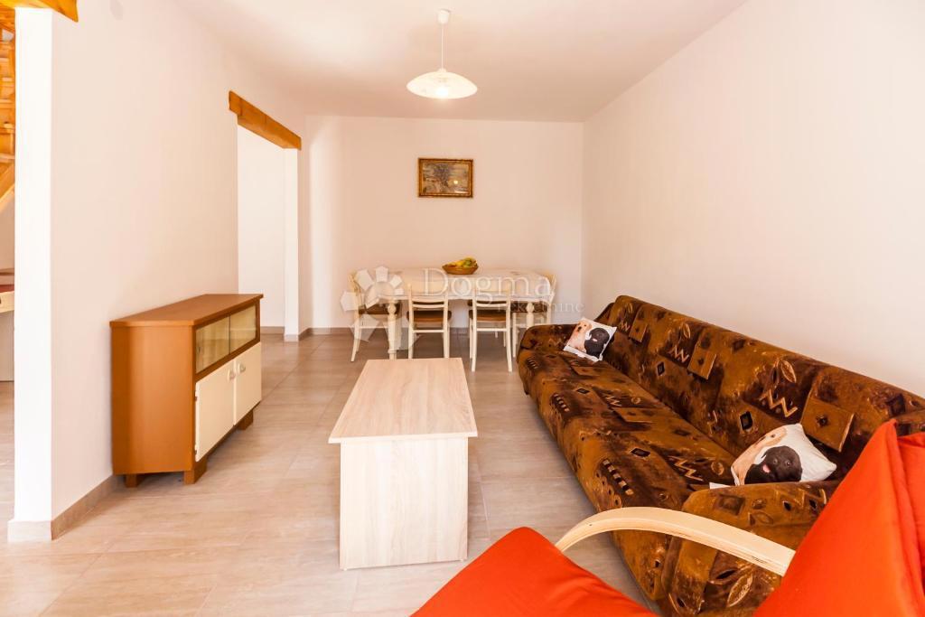 DVE AVTOHTONI POČITNIŠKI HIŠI - Marčana