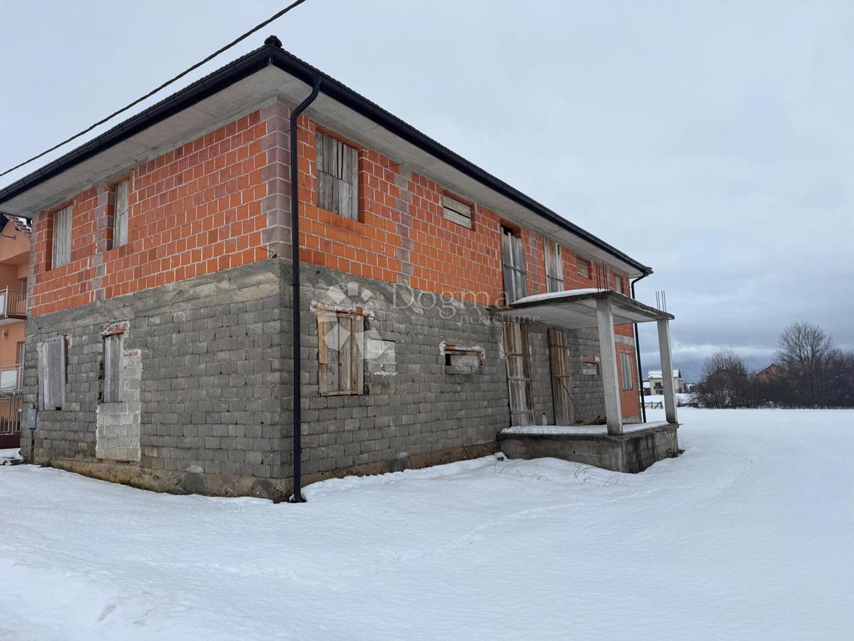 Hiša Centar, Gospić, 330m2